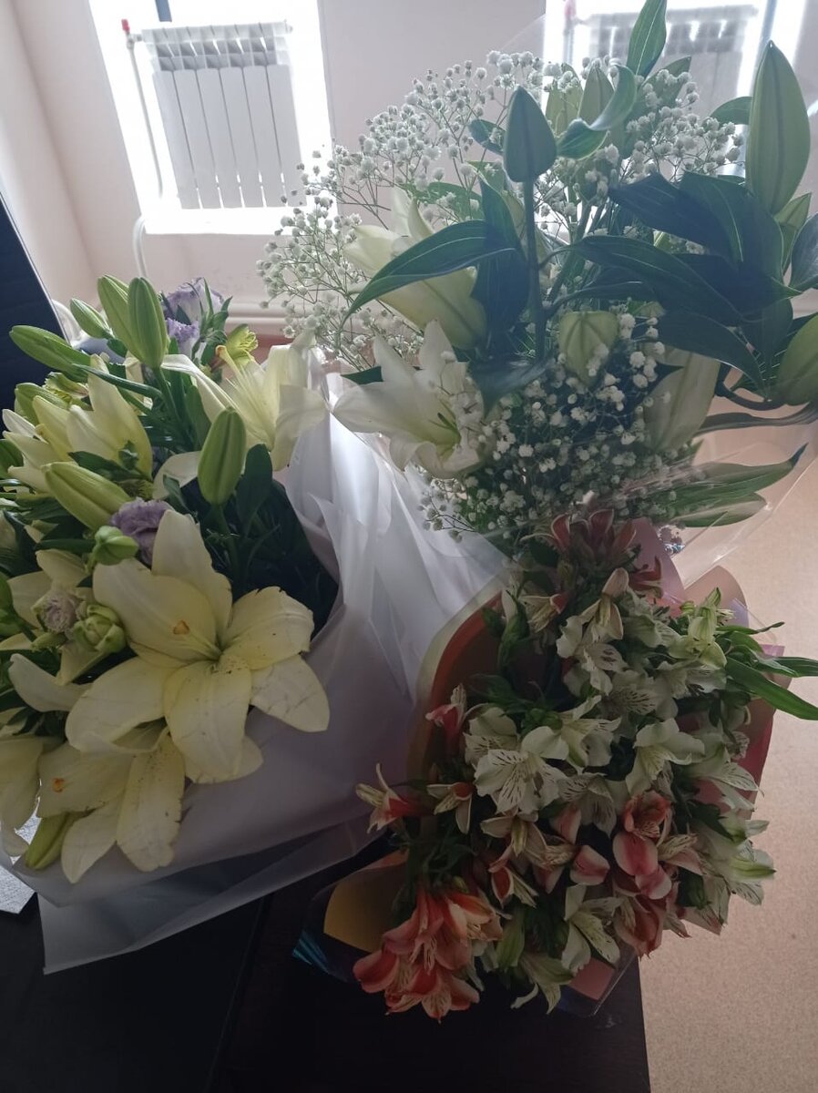 мне  в этот день рождения цветы и поздравления. 55 лет.