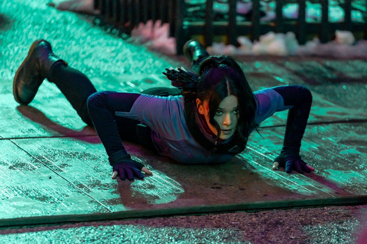 Хейли Стейнфилд на съемочной площадке сериала Hawkeye/фото: Getty Images