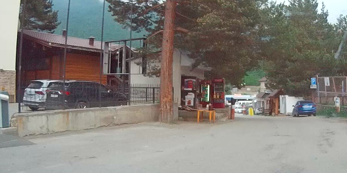 Въезд на поляну Чегет