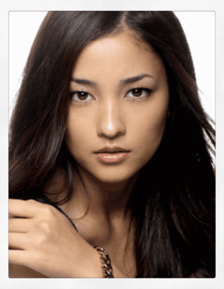 Мэйса Куроки родилась 28.05.1988 года, в Нага, Оксана Япония. Замужем. Муж певец и актёр  Аканиши Джин. Есть дочь и сын.