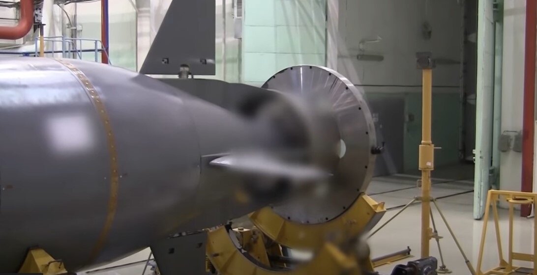 Водомётный движитель, рули поворота и глубины. Источник изображения, видео на сайте МО