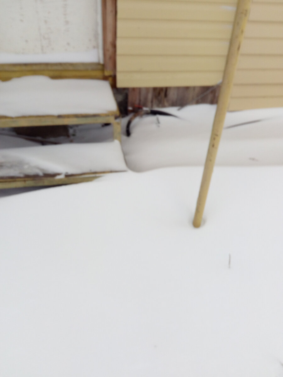 Начало больших сугробов зима уже положила.