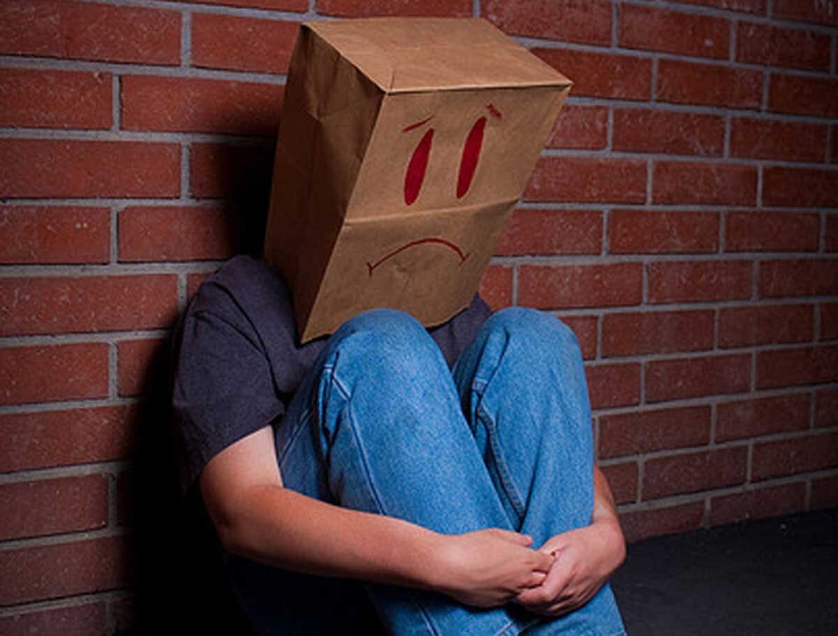 Когда человек находится в негативном расположении духа и ходит постоянно без настроения, это может вызвать ряд психологических расстройств. Существует большой риск впасть в состояние депрессии. Чтобы этого не произошло, необходимо отвлечься от повседневных проблем и попытаться немного себя развлечь