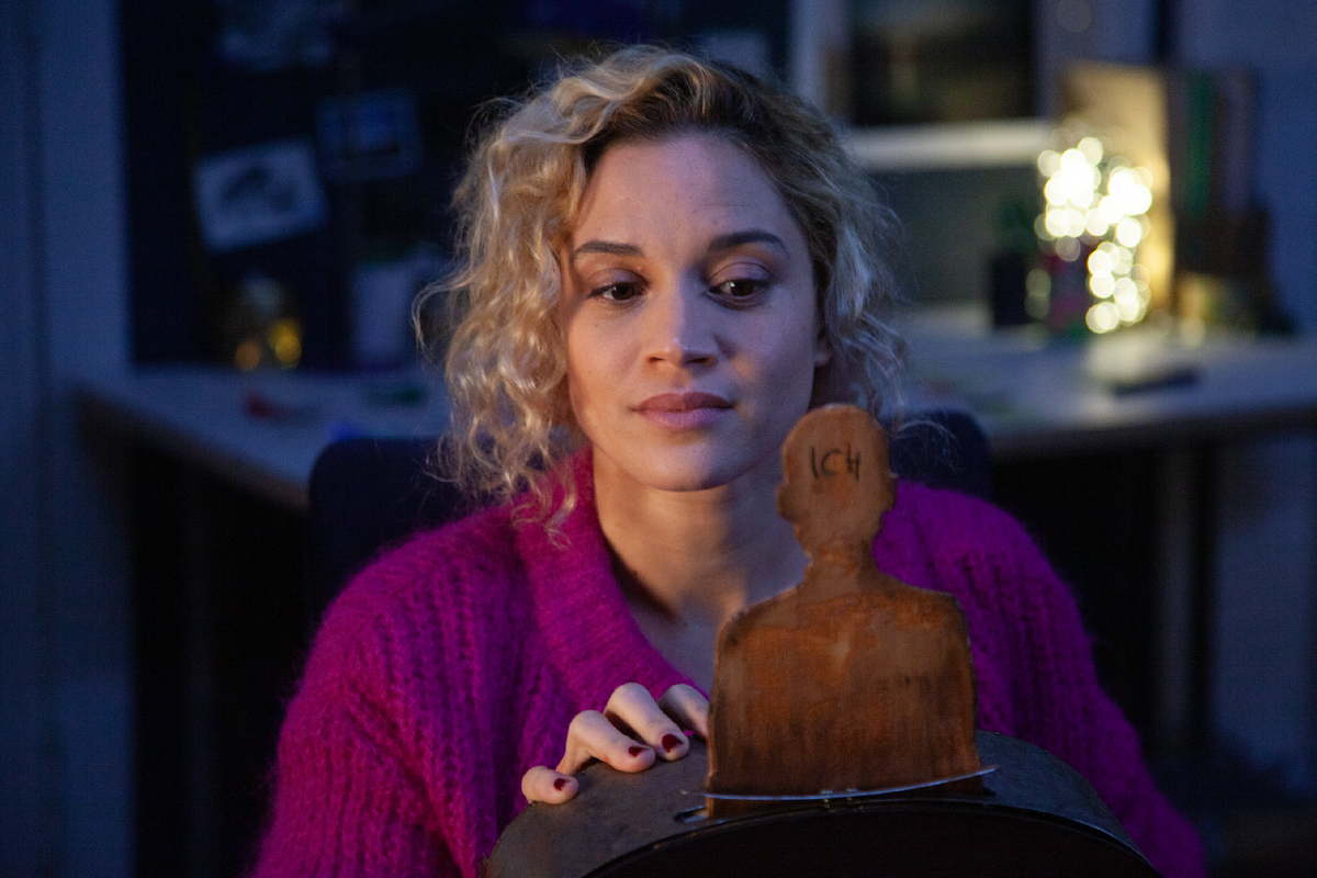 shot from "The Advent Calendar"/2021/Patrick Ridremont/kinopoisk.ru