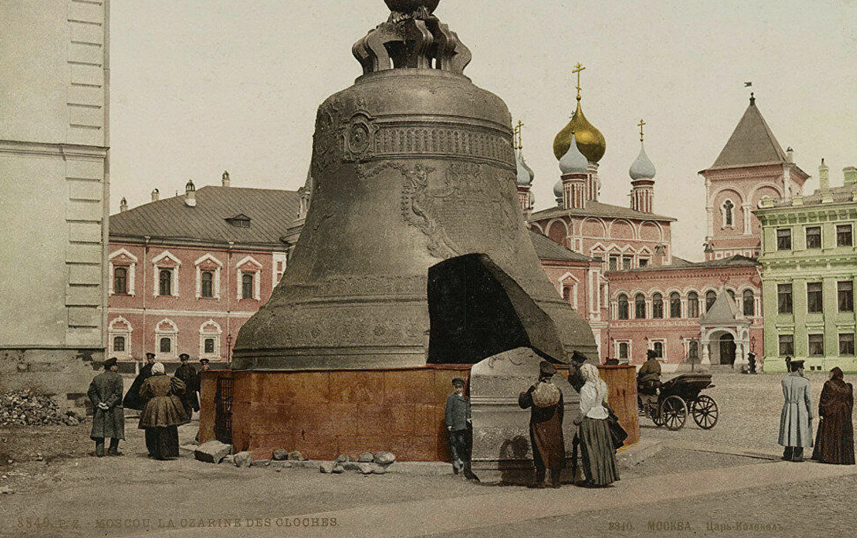 Отливка царь колокола год. Царь колокол 1735. 25 Ноября 1735 года отлит царь-колокол. Царь колокол Моторины. Москва Кремль царь колокол.