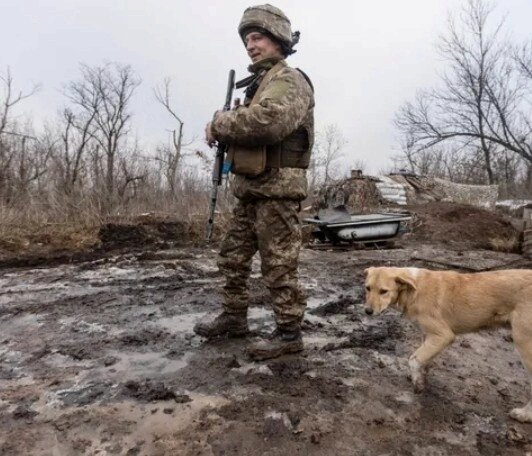 Военнослужащий ВСУ на линии разграничения. Донецкая область, Украина, 10 января 2022 года