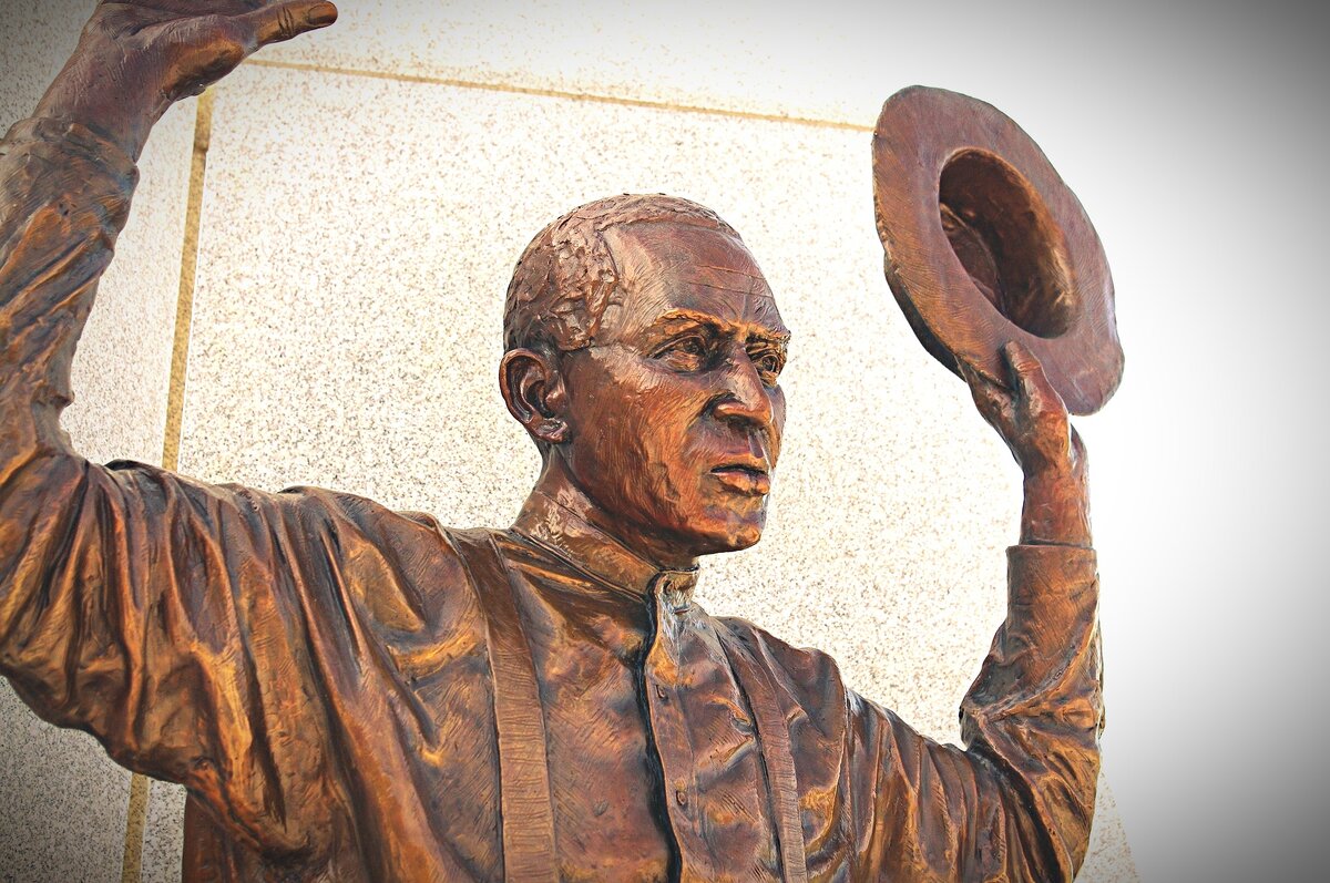 Низкая самооценка - это всегда безоговорочное подчинение другим, несчастная жизнь