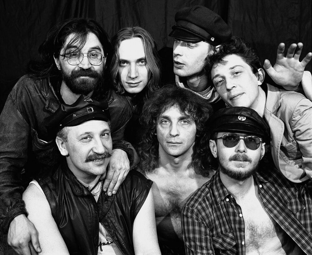 Джин симмонс. Guns n roses 1987. Джин симмонс и коза. Slash гитарист. Т е рок.