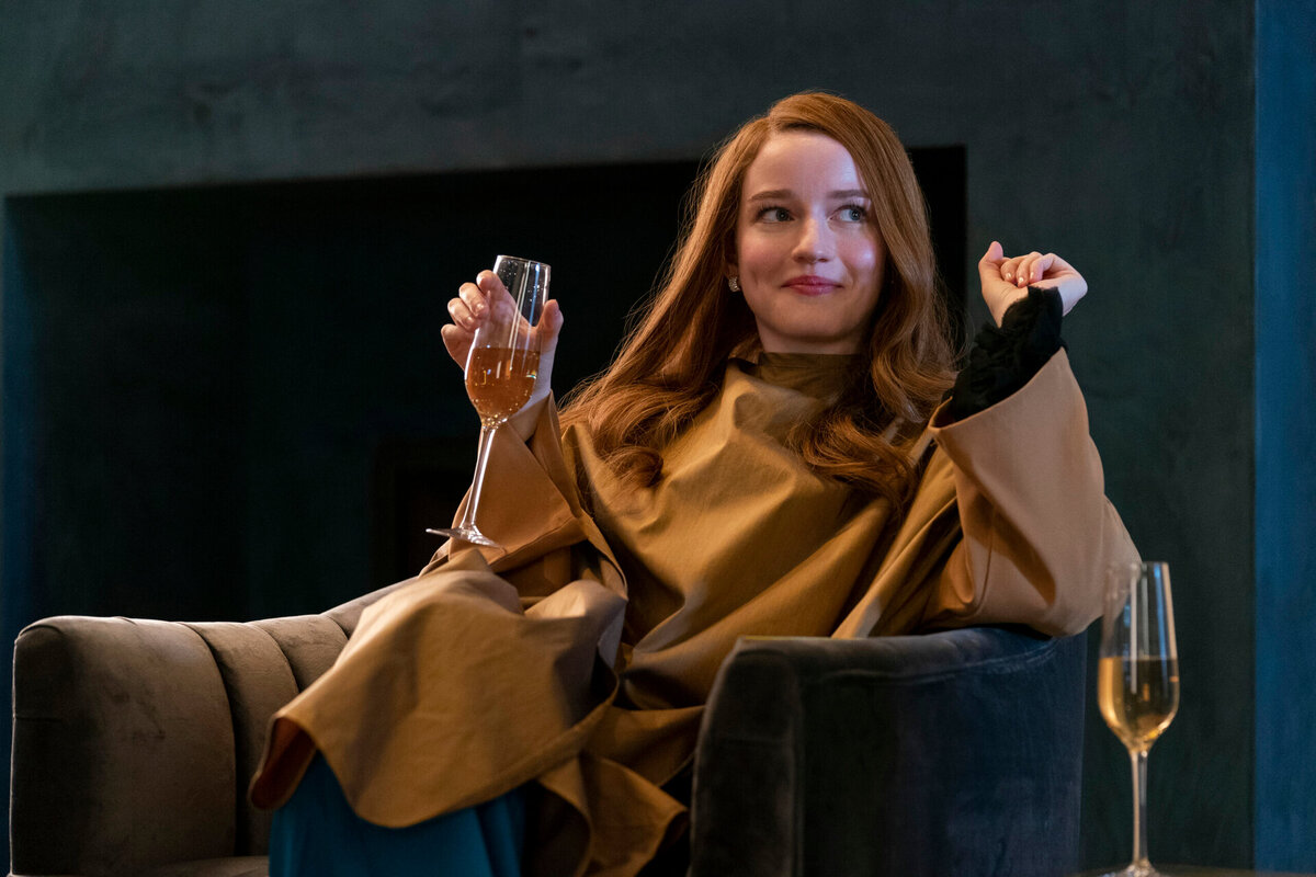    Джулия Гарнер в сериале «Изобретая Анну»Кинопоиск