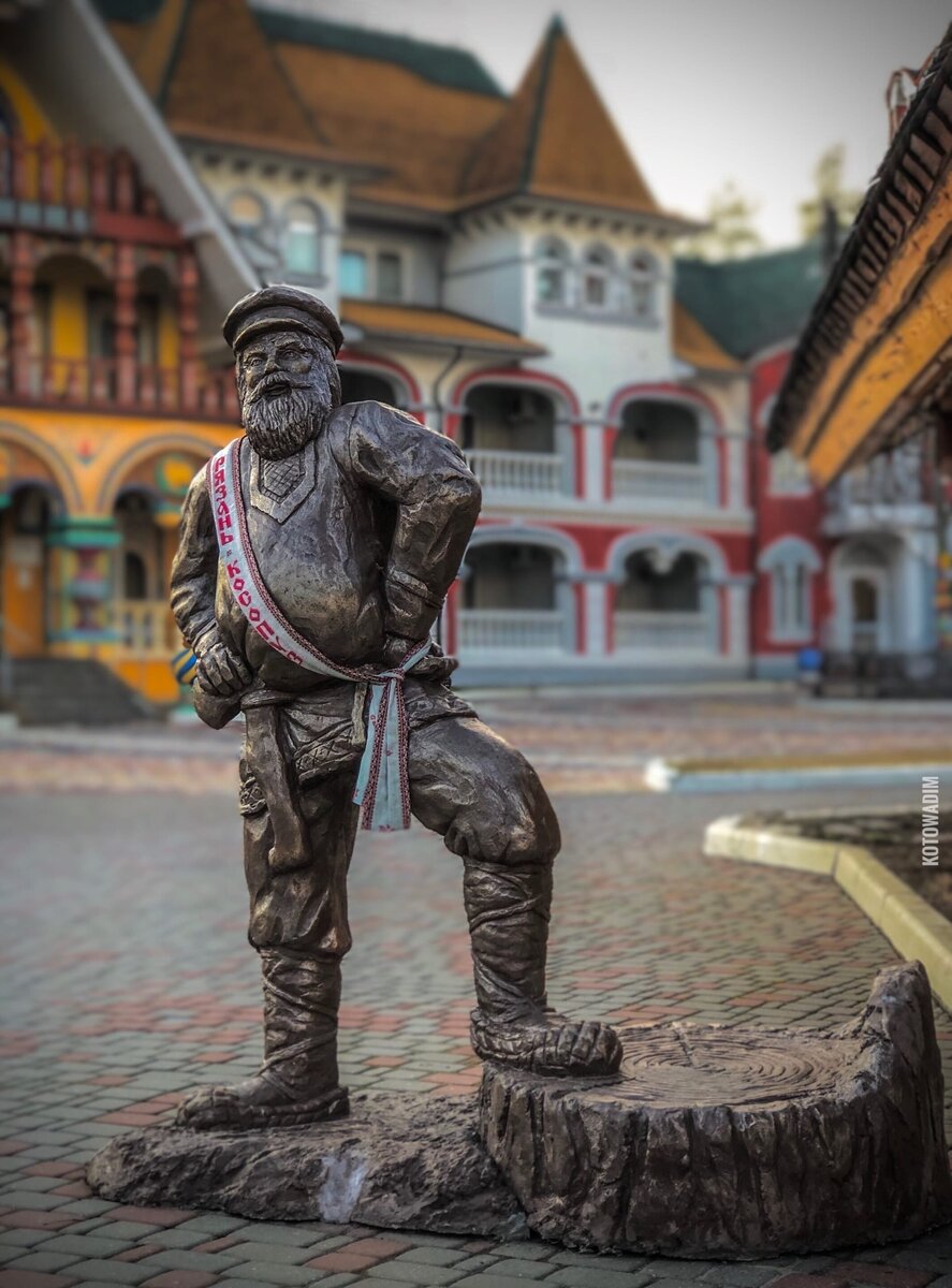 Скульптура Рязанского косопуза, установленная на территории развлекательного комплекса "В некотором царстве" недалеко от Рязани. Автор фотографии Вадим Котов