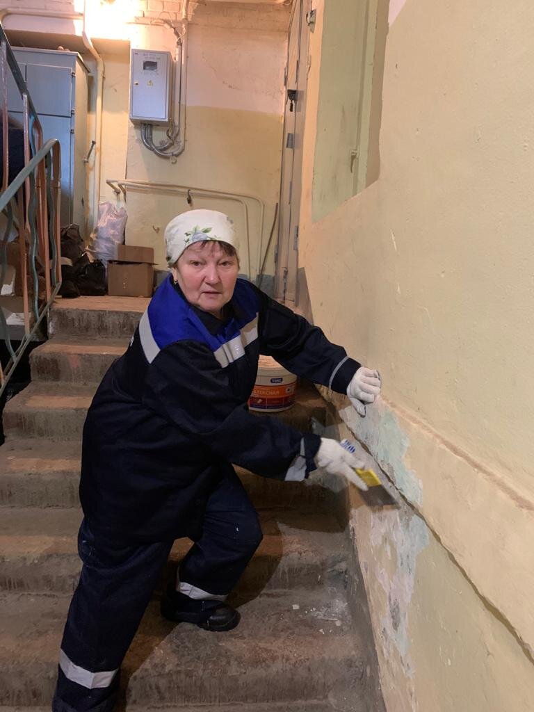 Людмила Мурадова более полувека делает лучше дома жителей Невского района Петербурга. В ее зоне ответственности более 3 тысяч парадных