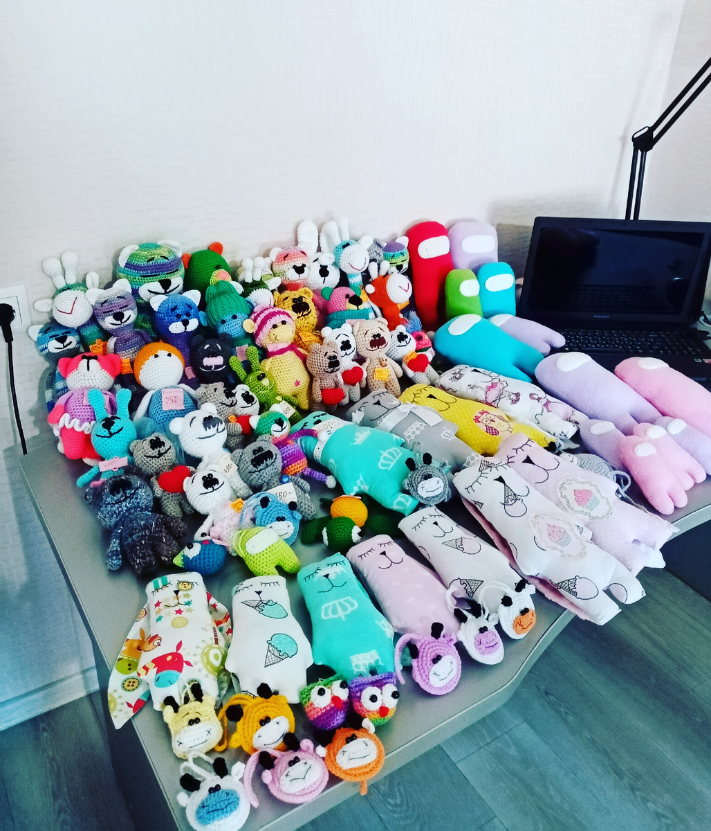 Мои игрушки 😊 вязаные и шитые) 