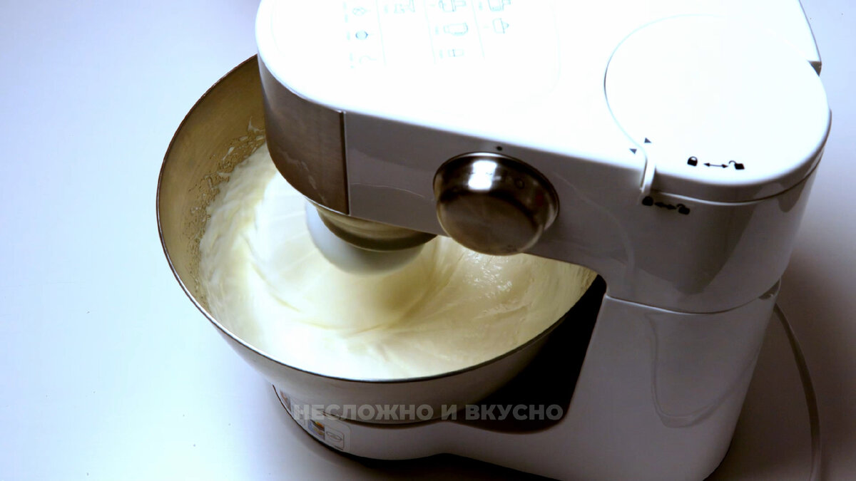 Масса должна посветлеть и стать пышной