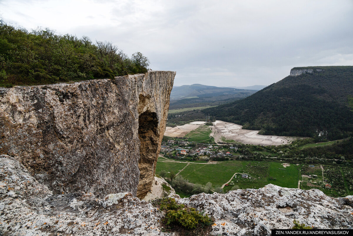 Где находится это невероятное место? Потрясающий скальный выступ с ...