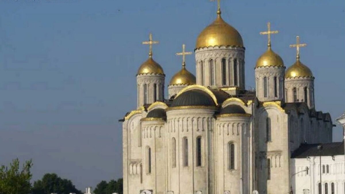 Самым знаменитым стал Успенский собор. По преданию, в нём князь поместил чудотворную икону Божией Матери, написанную самим апостолом Лукой. Вскоре собор стал святыней для всей Суздальской Руси.