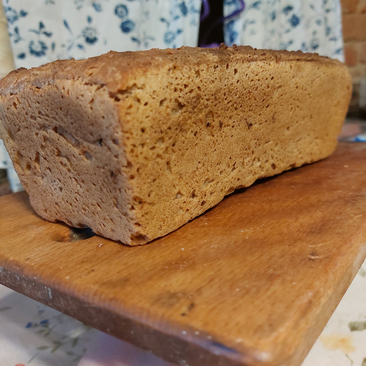 Мне повезло и случайно наткнулась на отличную ржаную муку и закваска заиграла как на дрожжах