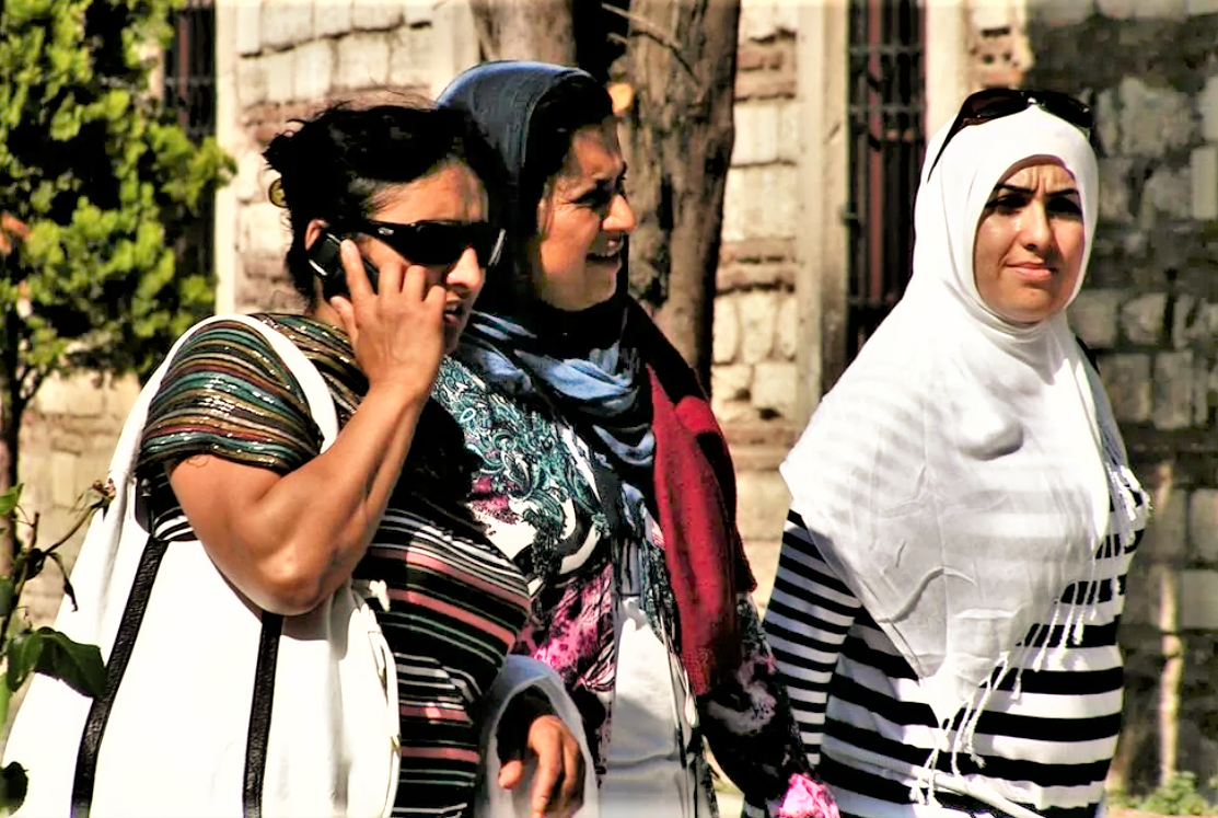 нихан атагюль. молодежь чечни девушки. девушки на улицах дагестана. красивые турецкие девушки. кубра дагли тхэквондо.