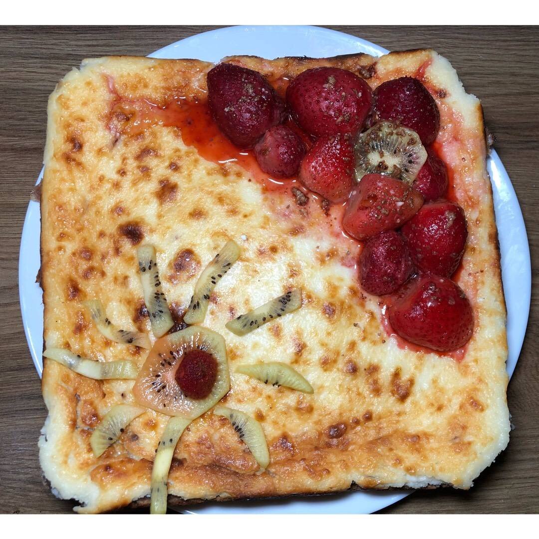 Рецепт творожной пиццы. Пицца из творога. Пицца творога начинка. Творожная пицца с начинкой на завтрак.
