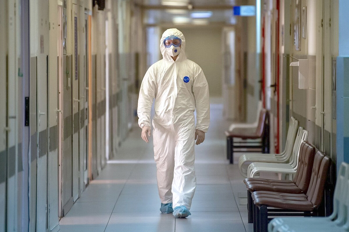 Доктор в халате.