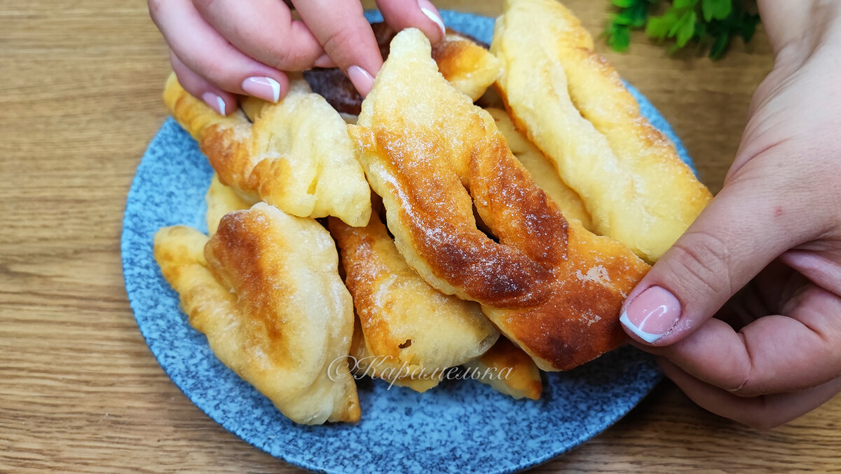 Sveiki atvykę į „Karamelka“ kanalą! Tas pats nepamirštamas patiekalas iš vaikystės, kurio negamina tik labai tinginiai arba tie, kurie nemėgsta kepto ir miltinio maisto. Skanus ir labai švelnus verguny -7