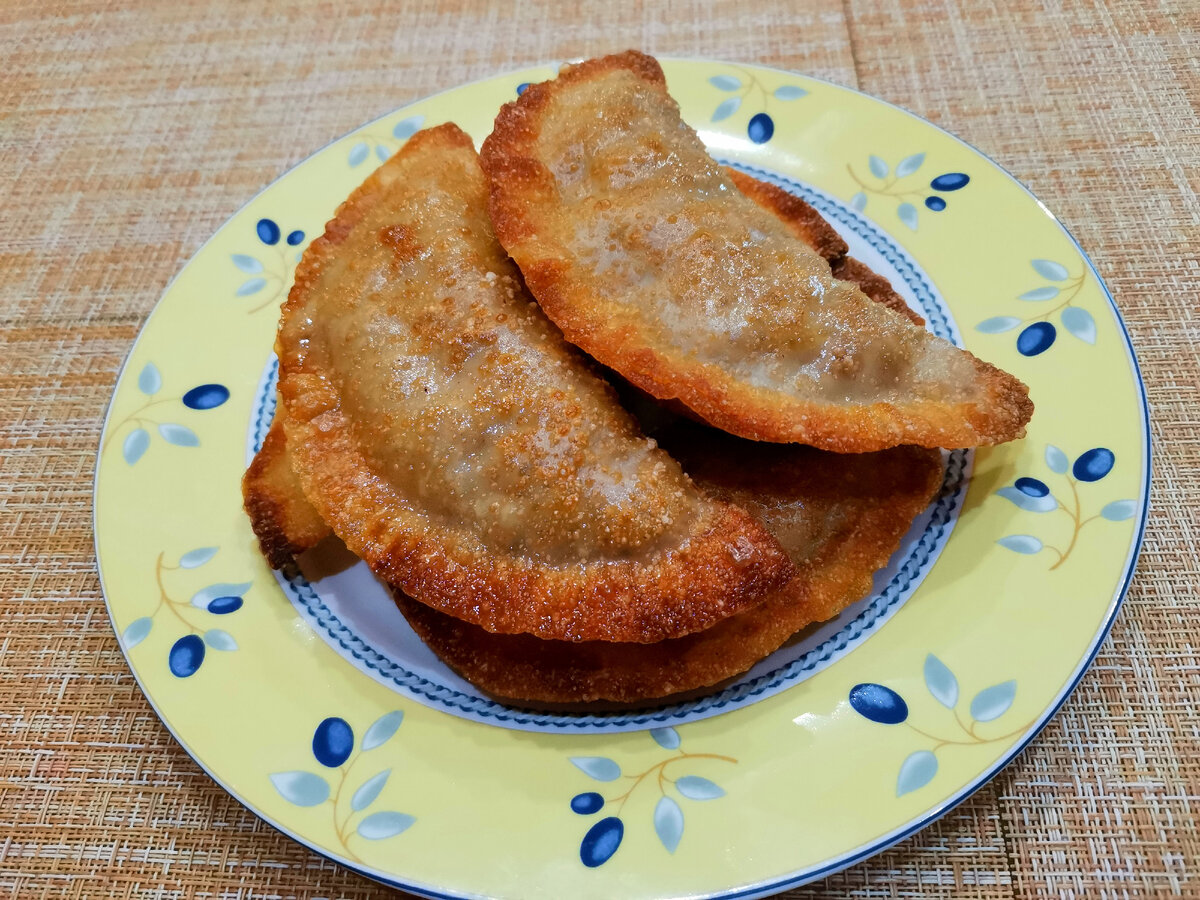 Домашние чебуреки с мясным фаршем
