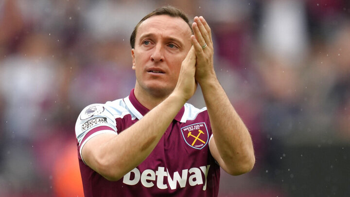 Марк Нобл прощается со своим "домом". Источник: Яндекс.Картинки