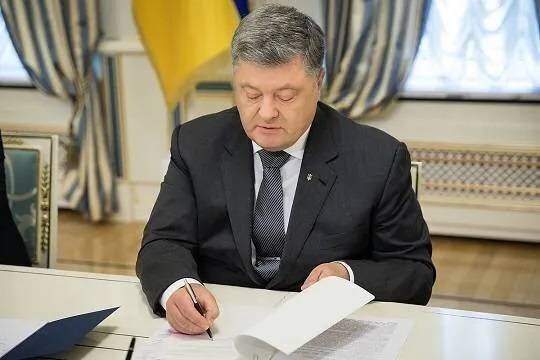    Стали известны подробности неудачной попытки Петра Порошенко покинуть Украину