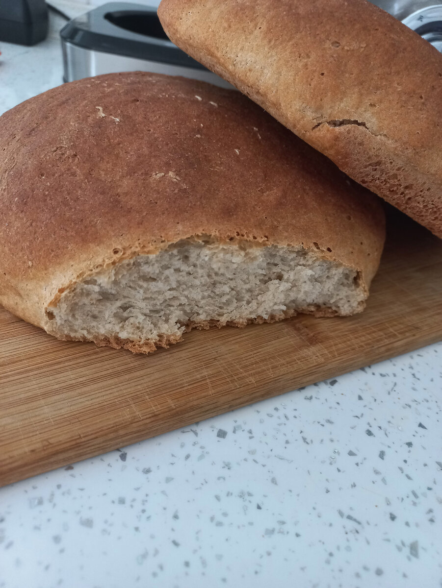 Мой хлебушек: не совсем удачный по внешнему виду, но очень вкусный.