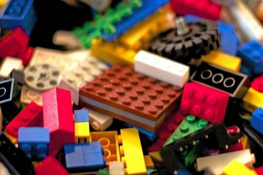    Минпромторг намерен включить в список для параллельного импорта Lego, BMW и Siemens