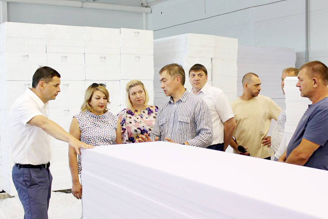 Единственный на территории Сибири завод по производству подоконников и сэндвич-панелей из ПВХ находится в Абакане.