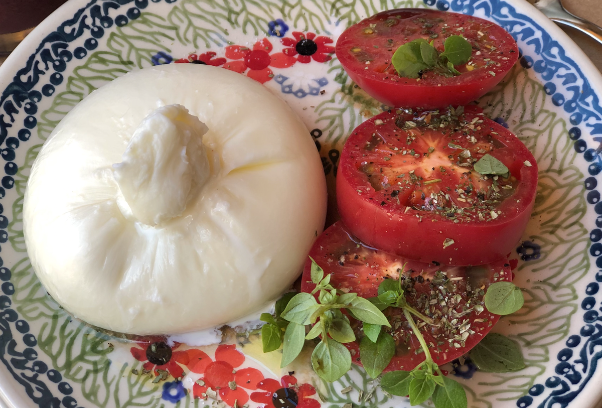 Домашние томаты со специями и сыром Буратта