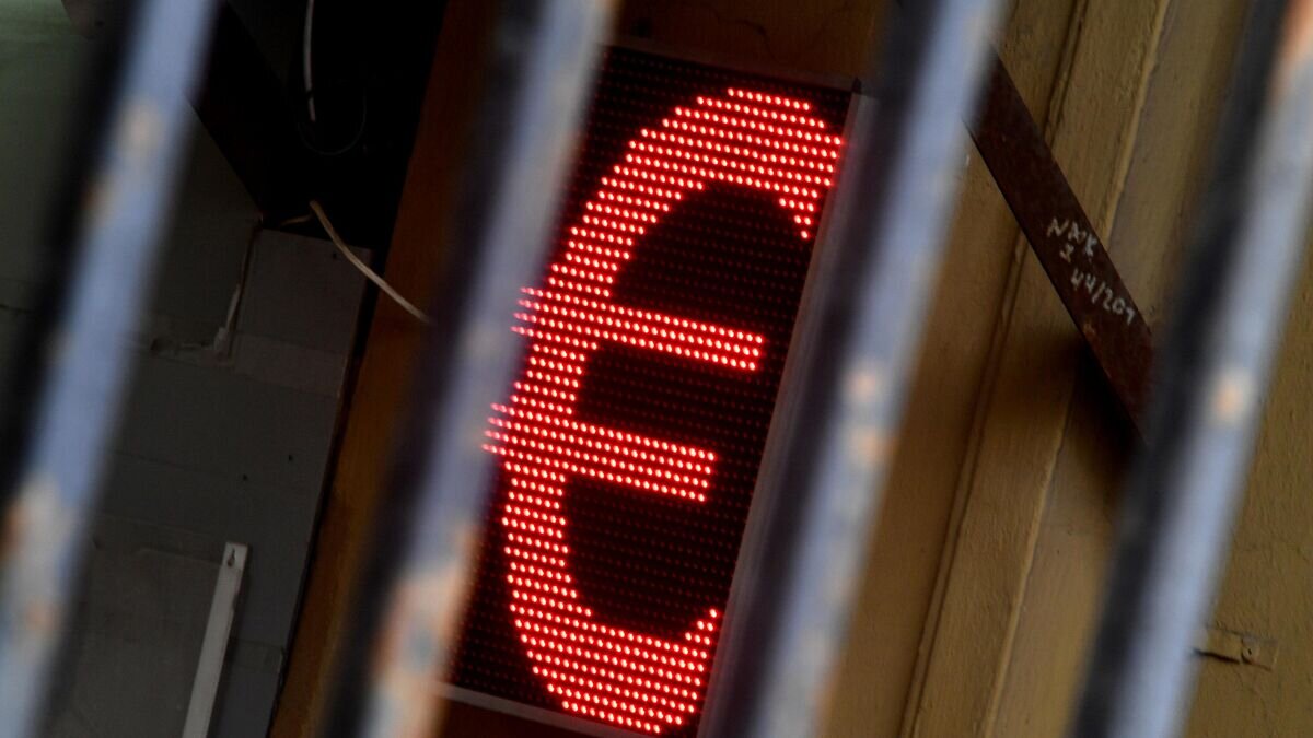    Электронное табло со знаком евро © РИА Новости / Евгений Биятов