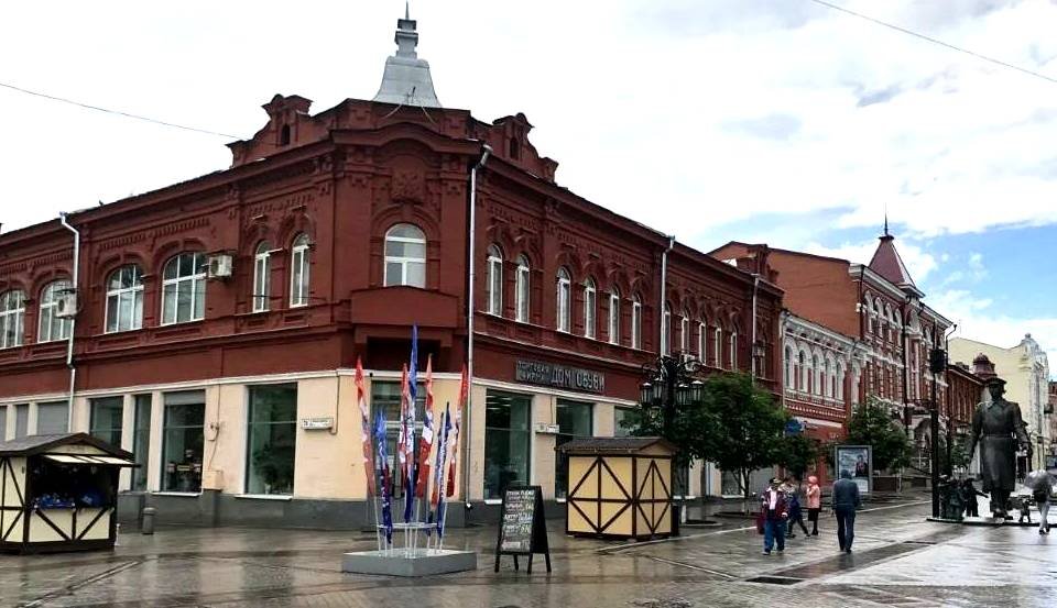 Позднейшая темная покраска рисунок и объемность  декора частично "съела"