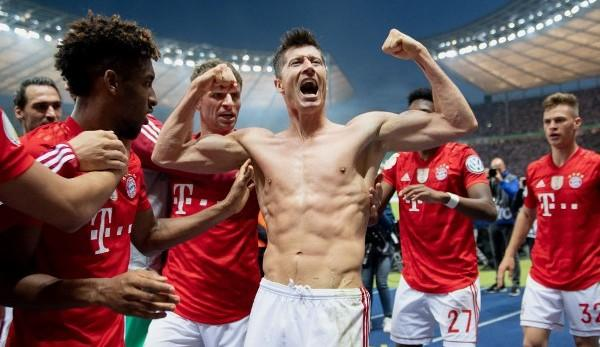 Роберт Левандовски - польский футболист, нападающий испанского клуба "Барселона".