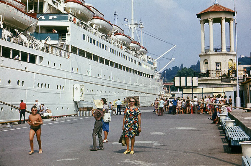 Пассажирский лайнер «Адмирал Нахимов» в Новороссийске