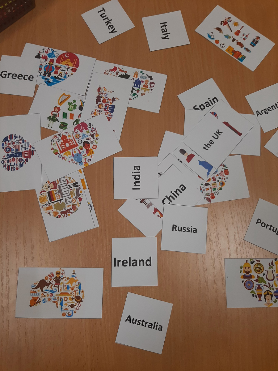 Традиционная минутка страноведения: перемешиваем карточки...