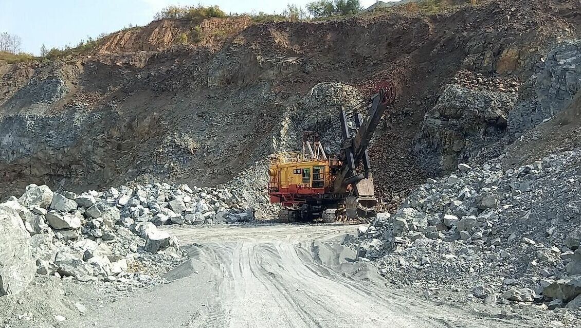    В рамках объявленной президентом РФ частичной мобилизации военнообязанных граждан из запаса призывают в разных муниципалитетах Приморья. В Артемовском городском округе организации, где мобилизованы работники, оказывают помощь им и их семьям.