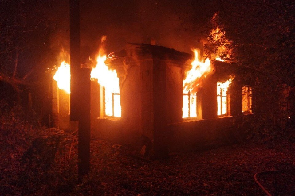     В Усманском районе сгорел дом и погиб мужчина  Пресс-служба ГУ МЧС Липецкой области.