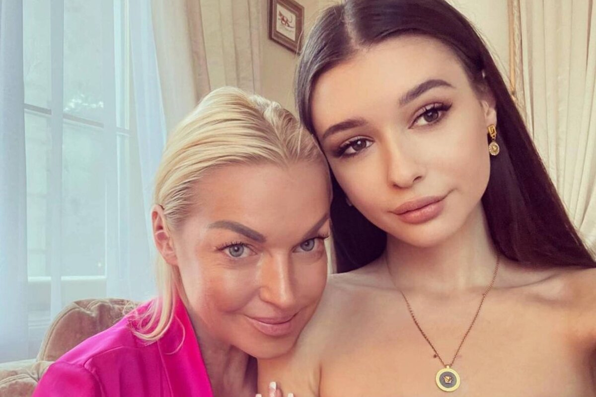     «Я вижу фальшь и лицемерие»: Волочкова сделала 17-летнюю крестницу своим директором