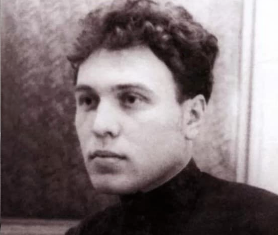 Виктор Балашов в 1942 году ушёл добровольцем на фронт