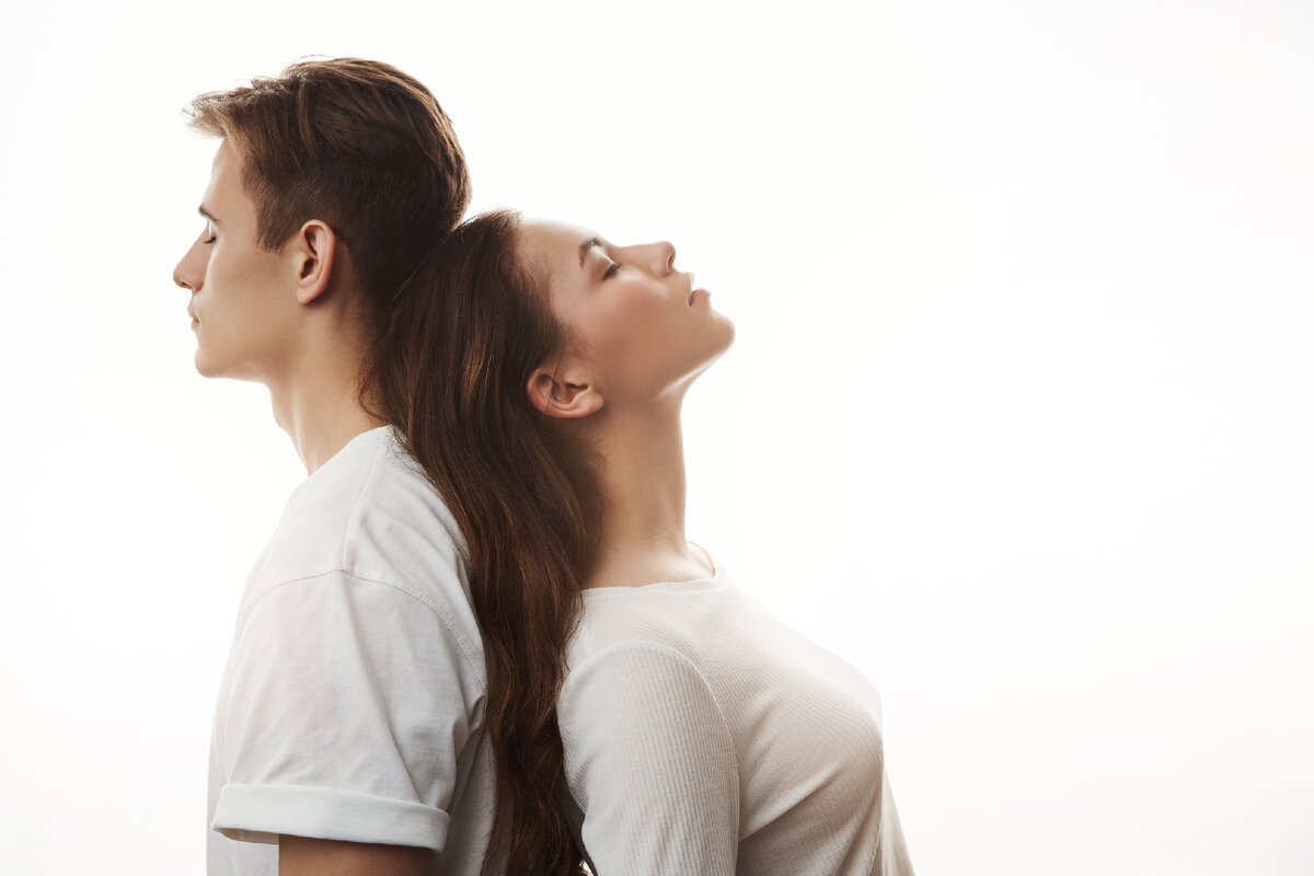 изображение с сайта freepik.com https://www.freepik.com/free-photo/portrait-couple-standing-back-back-divorce-disagreement-concept_9119405.htm#query=divorce&position=32&from_view=search&track=sph