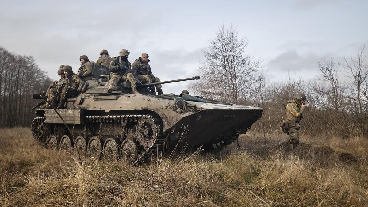    Украинские военные на БМП© AP Photo / Roman Chop