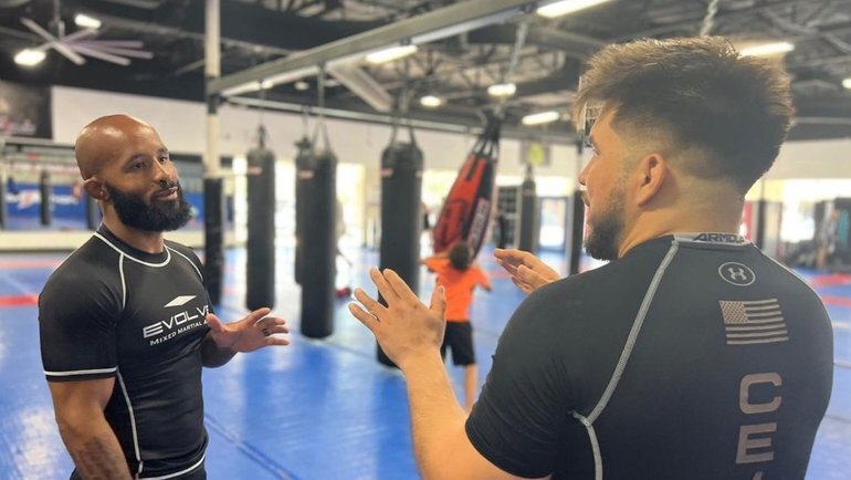    Деметриус Джонсон и Генри Сехудо.