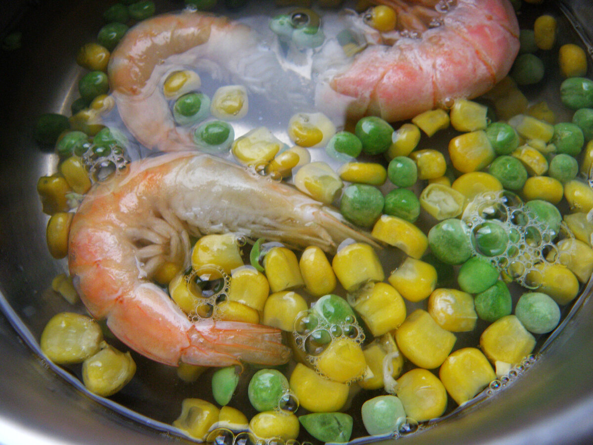 Если вы хотите, можете отварить кукурузу!