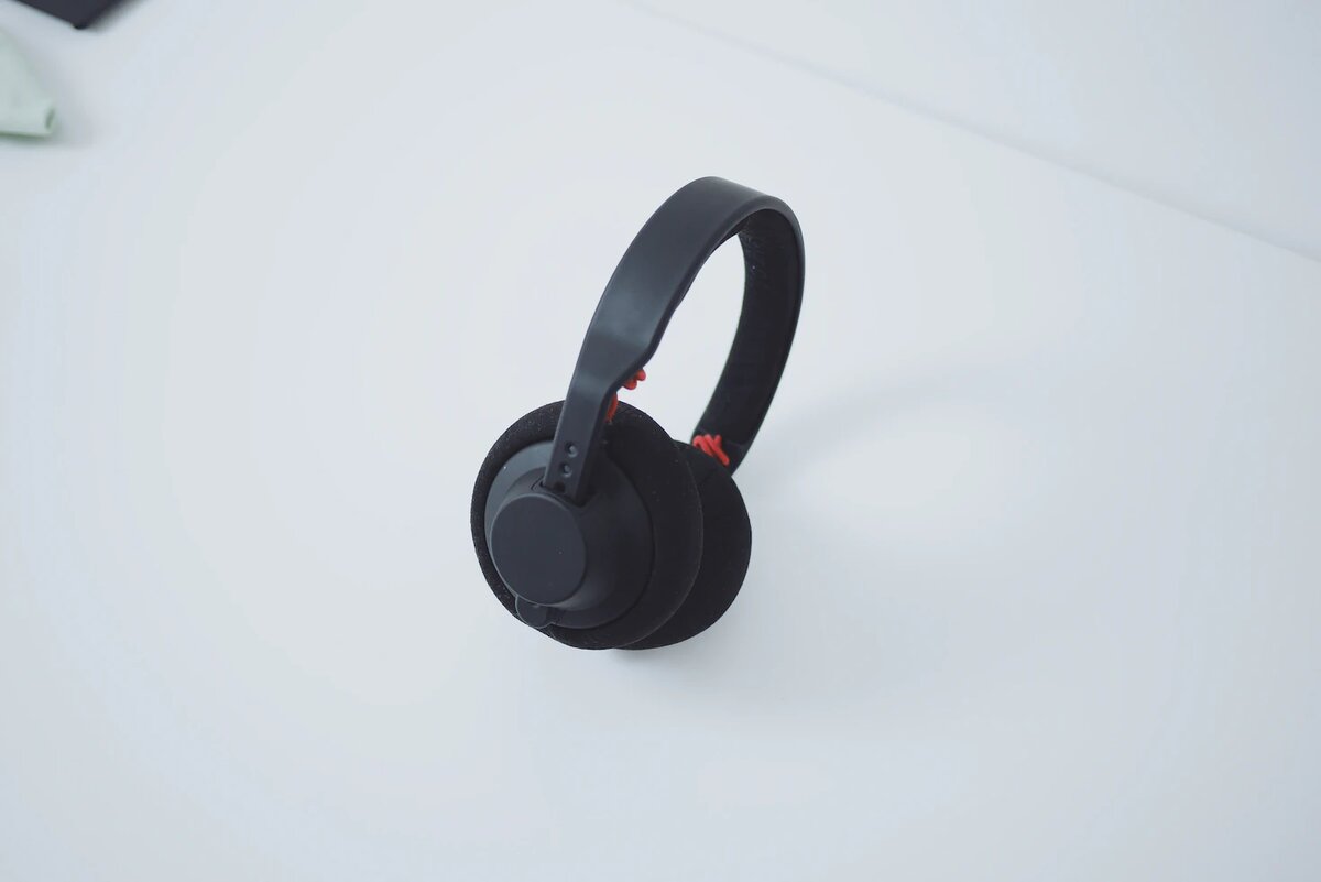 Наушник 2023. Plantronics BACKBEAT 600. Plantronics BACKBEAT go 600. Plantronics 600 go с кабелем. Plantronics BACKBEAT go 605 аккумулятор.