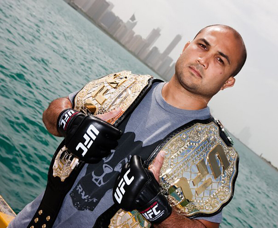 Би Джей Пенн с двумя титулами чемпиона UFC 