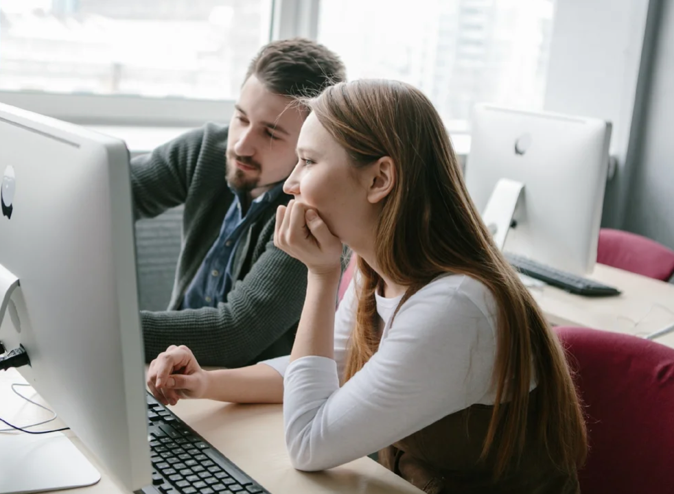 В MyStat вы сможете отслеживать свой прогресс, общаться с преподавателями и узнавать все актуальные новости Академии. 