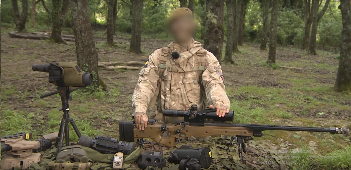 вооружение и снаряжение снайпера армии Великобритании. Скриншот https://www.youtube.com/watch?v=qwuN5bE8Erk