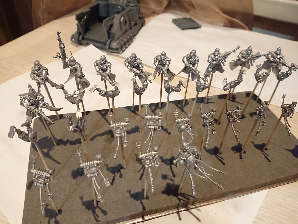 все металлические и блестящие