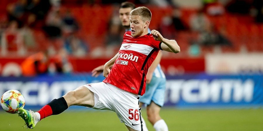 Защитник Илья Гапонов